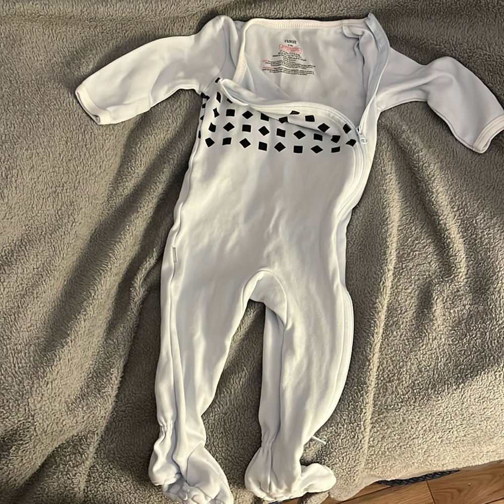 Never worn Nanit Breathing Wear Pajamas